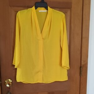 Violet & Claire Vibrant Yellow V-neck 3/4 Sleeve Transitional Tunic Blouse